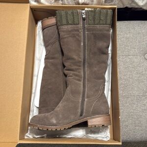 Suede knee high grey winter boots